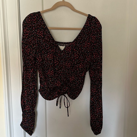 H&M Tops - NWOT H&M floral top with cinching tie and smocked back!